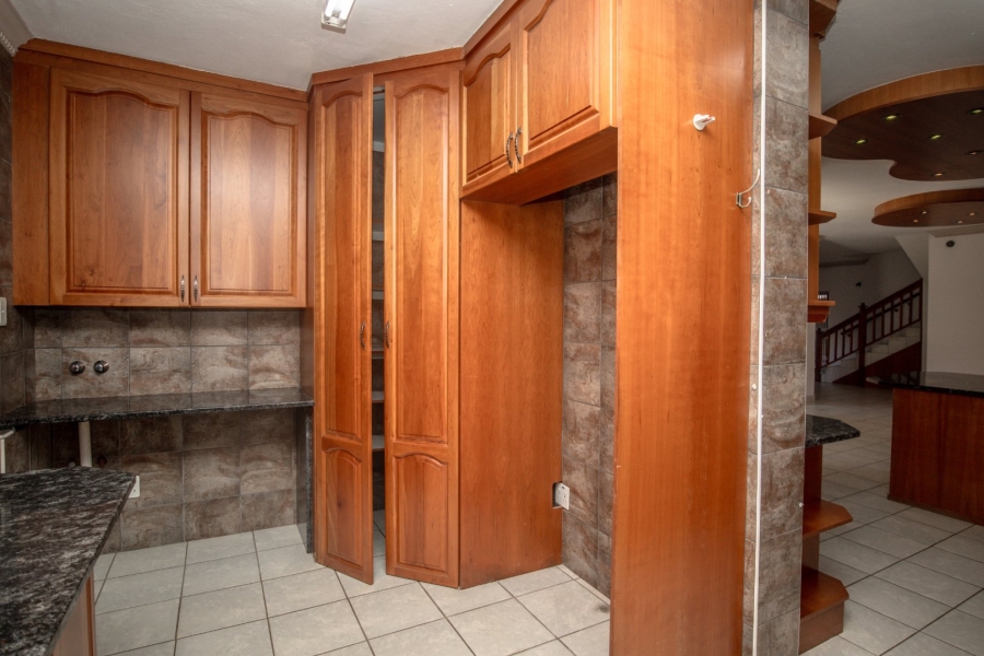 5 Bedroom Property for Sale in Birdwood Estate North West